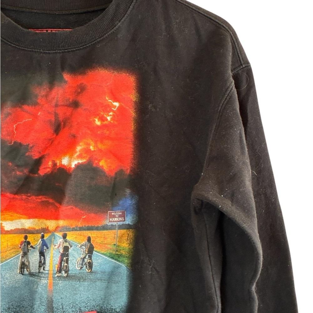 Stranger Things | Netflix cotton crewneck graphic tee sweatshirt - Picture 4 of 12
